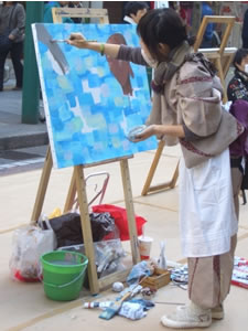 着物姿のアーティスト